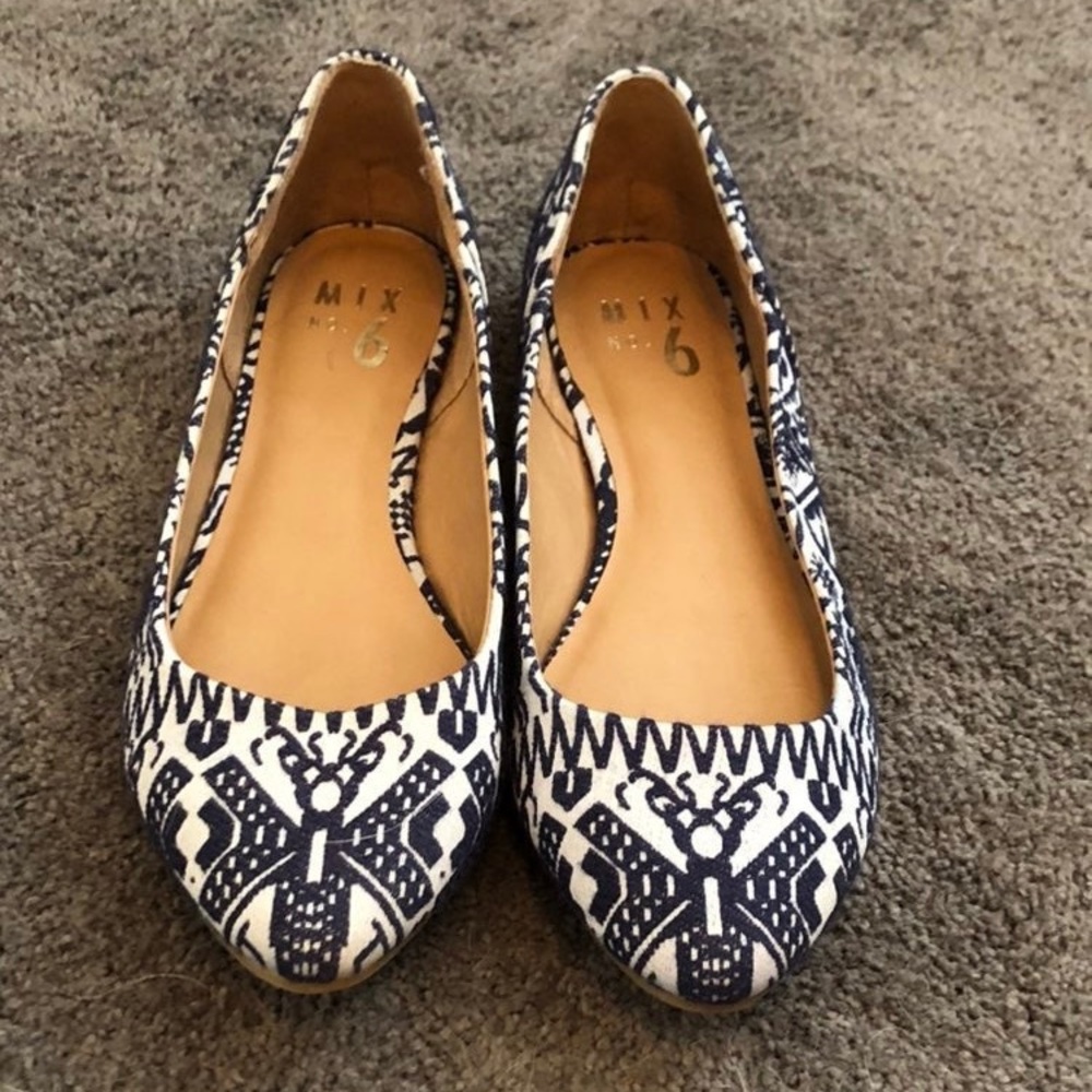 Mix No 6 women’s printed flat sz 6.5M